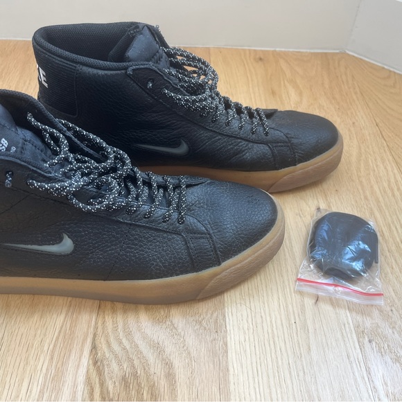 Nike Zoom SB Blazer Mid Sneakers in Black Leather - Picture 2 of 6
